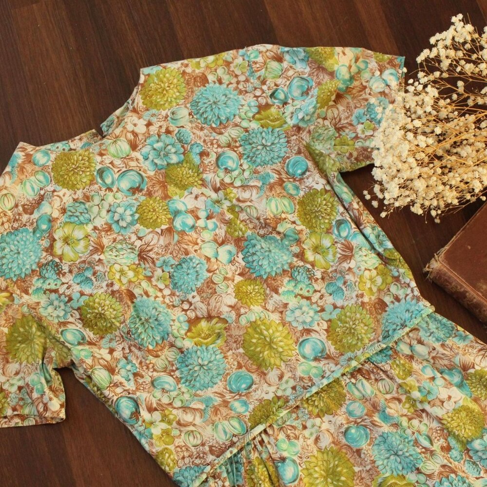 Vintage 1960s Wiggle Dress, Green and Blue and Brown Floral and Fruit Print - Picture 5 of 10